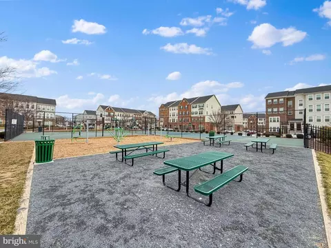 Exterior - 5936 Forum Sq, Frederick, MD 21703 photo 6 of 7