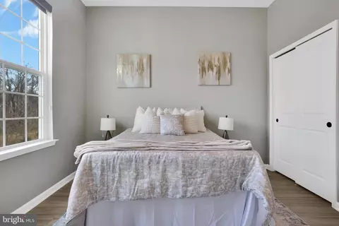 Bedroom - 5719 Hawk Ridge Rd, Frederick, MD 21704 photo 2 of 11