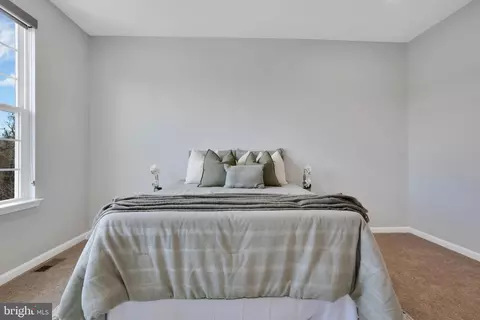 Bedroom - 5719 Hawk Ridge Rd, Frederick, MD 21704 photo 9 of 11