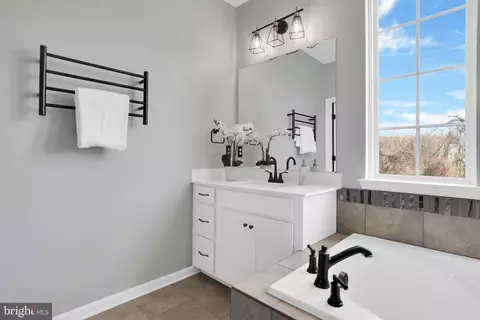 Bath - 5719 Hawk Ridge Rd, Frederick, MD 21704 photo 2 of 10