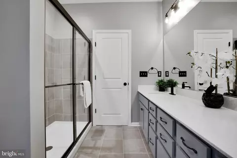 Bath - 5719 Hawk Ridge Rd, Frederick, MD 21704 photo 9 of 10