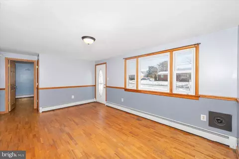 Living - 706 E Main St, Thurmont, MD 21788 photo 2 of 3