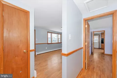 Entry Way - 706 E Main St, Thurmont, MD 21788 photo 5 of 7