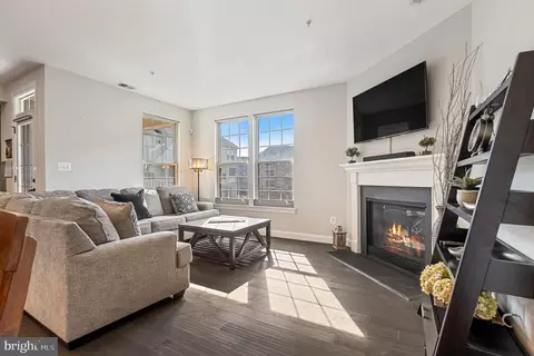 Living - 6467 Alan Linton Blvd E, Frederick, MD 21703 photo 5 of 6