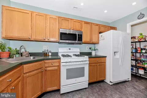 Kitchen - 617 Hollowstone Rd, Frederick, MD 21703 photo 2 of 3
