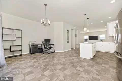 Entry Way - 1310 Pedigree St, Frederick, MD 21702 photo 4 of 14