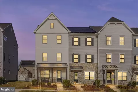 Exterior - 1310 Pedigree St, Frederick, MD 21702 photo 11 of 16