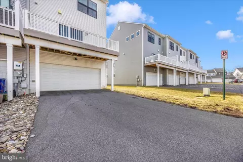 Exterior - 1310 Pedigree St, Frederick, MD 21702 photo 6 of 16