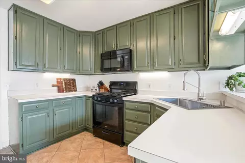 Kitchen - 2379 Bear Den Rd, Frederick, MD 21701 photo 3 of 5