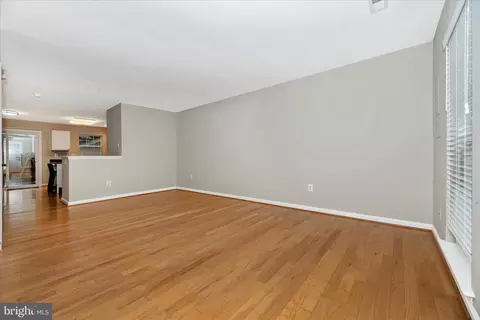Living - 607 Hollowstone Rd, Frederick, MD 21703 photo 4 of 12