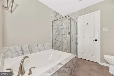 Bath - 607 Hollowstone Rd, Frederick, MD 21703 photo 3 of 3