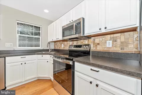 Kitchen - 607 Hollowstone Rd, Frederick, MD 21703 photo 9 of 9