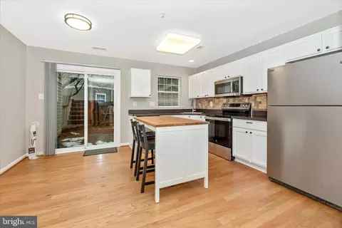 Kitchen - 607 Hollowstone Rd, Frederick, MD 21703 photo 5 of 9