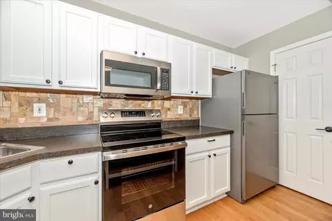 Kitchen - 607 Hollowstone Rd, Frederick, MD 21703 photo 8 of 9