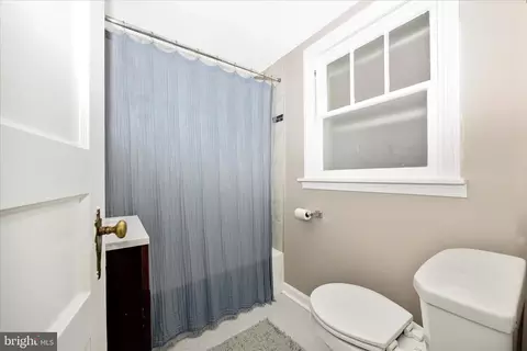 Bath - 633 Lee Pl, Frederick, MD 21702 photo 3 of 3