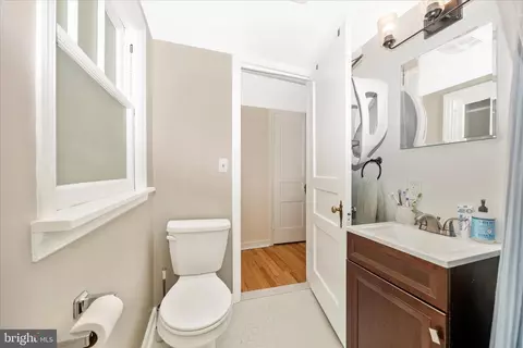 Entry Way - 633 Lee Pl, Frederick, MD 21702 photo 2 of 3