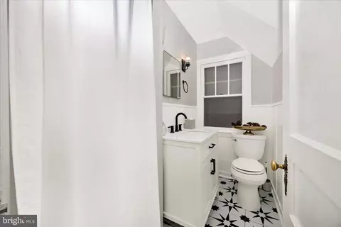 Bath - 633 Lee Pl, Frederick, MD 21702 photo 1 of 3