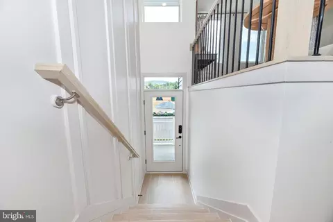 Entry Way - 722 B Iron Forge Rd, Frederick, MD 21702 photo 2 of 10