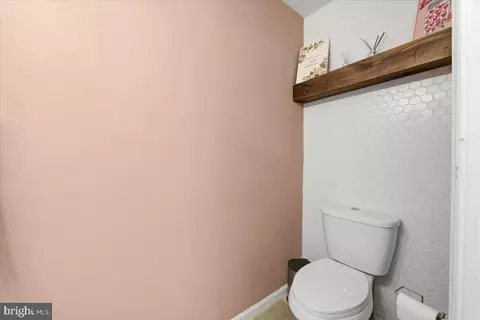 Entry Way - 2411 Dunmore Ct, Frederick, MD 21702 photo 3 of 6