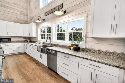 Kitchen - 13974 Brown Rd, Smithsburg, MD 21783 photo 6 of 7