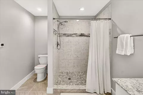 Bath - 13974 Brown Rd, Smithsburg, MD 21783 photo 3 of 5
