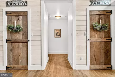 Entry Way - 13974 Brown Rd, Smithsburg, MD 21783 photo 3 of 5