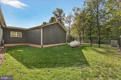 Exterior - 13974 Brown Rd, Smithsburg, MD 21783 photo 5 of 17