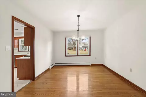 Living - 8004 Clearfield Rd, Frederick, MD 21702 photo 5 of 8