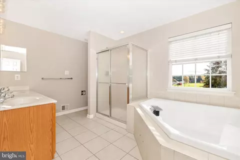 Bath - 102 Sunlight Dr, Frederick, MD 21702 photo 2 of 6