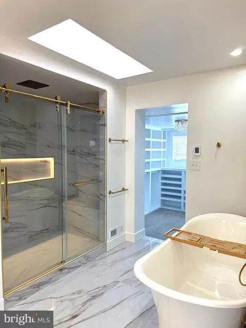 Bath - 8104 Overlook Ct, Frederick, MD 21702 photo 2 of 2