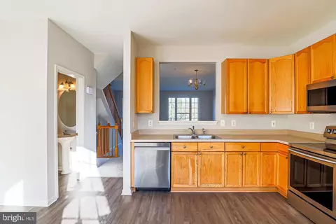 Entry Way - 2433 Wynfield Ct, Frederick, MD 21702 photo 2 of 2