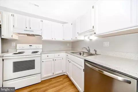 Kitchen - 2137 Wainwright Ct #1B, Frederick, MD 21702 photo 2 of 4