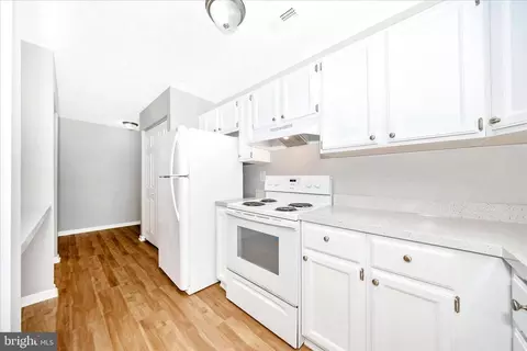 Entry Way - 2137 Wainwright Ct #1B, Frederick, MD 21702 photo 3 of 10