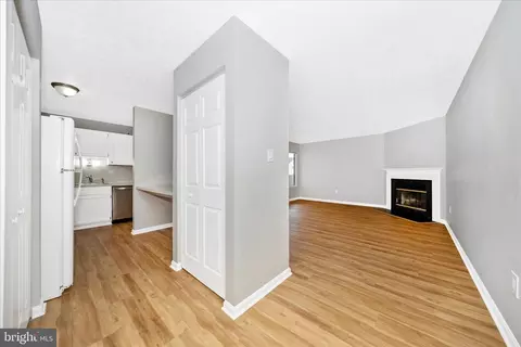 Entry Way - 2137 Wainwright Ct #1B, Frederick, MD 21702 photo 2 of 10