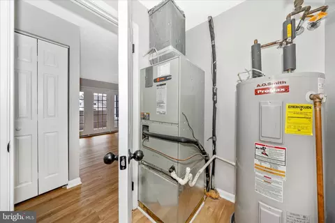 Entry Way - 2137 Wainwright Ct #1B, Frederick, MD 21702 photo 7 of 10
