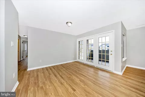 Living - 2137 Wainwright Ct #1B, Frederick, MD 21702 photo 7 of 11