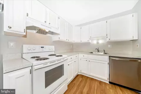 Kitchen - 2137 Wainwright Ct #1B, Frederick, MD 21702 photo 3 of 4