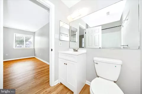 Entry Way - 2137 Wainwright Ct #1B, Frederick, MD 21702 photo 4 of 10