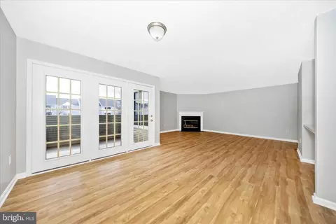 Living - 2137 Wainwright Ct #1B, Frederick, MD 21702 photo 8 of 11