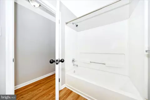 Entry Way - 2137 Wainwright Ct #1B, Frederick, MD 21702 photo 6 of 10