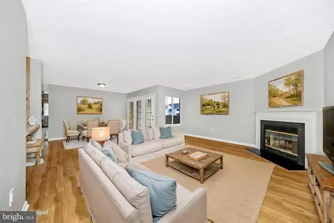 Living - 2137 Wainwright Ct #1B, Frederick, MD 21702 photo 1 of 11