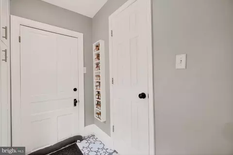 Entry Way - 13 2nd, Frederick, MD 21701 photo 7 of 8