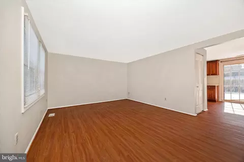 Living - 154 Fairfield Dr, Frederick, MD 21702 photo 4 of 5