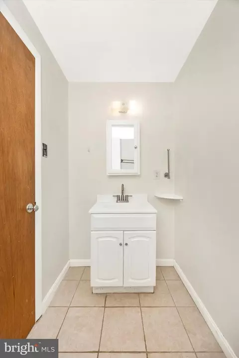 Bath - 154 Fairfield Dr, Frederick, MD 21702 photo 3 of 3