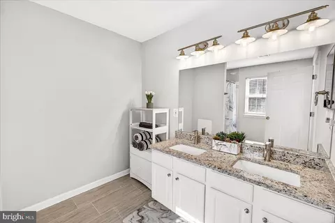 Entry Way - 6303 Edgeware Ct, Frederick, MD 21703 photo 5 of 8