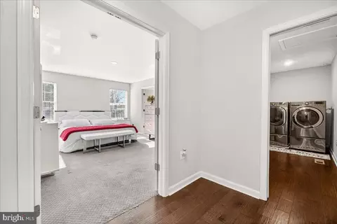 Entry Way - 6303 Edgeware Ct, Frederick, MD 21703 photo 4 of 8