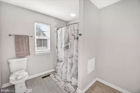 Entry Way - 6303 Edgeware Ct, Frederick, MD 21703 photo 6 of 8