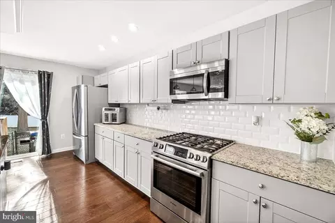 Kitchen - 6303 Edgeware Ct, Frederick, MD 21703 photo 4 of 5