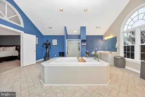 Bath - 8908 Danville Ter, Frederick, MD 21701 photo 4 of 7