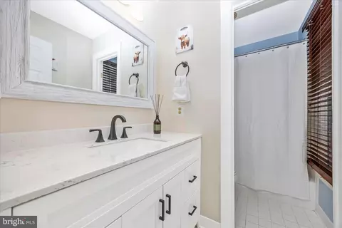 Bath - 8908 Danville Ter, Frederick, MD 21701 photo 6 of 7